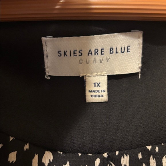 Skies are Blue Black Shiny Ruched Sleeve Blazer - Size 1X - Picture 5 of 7